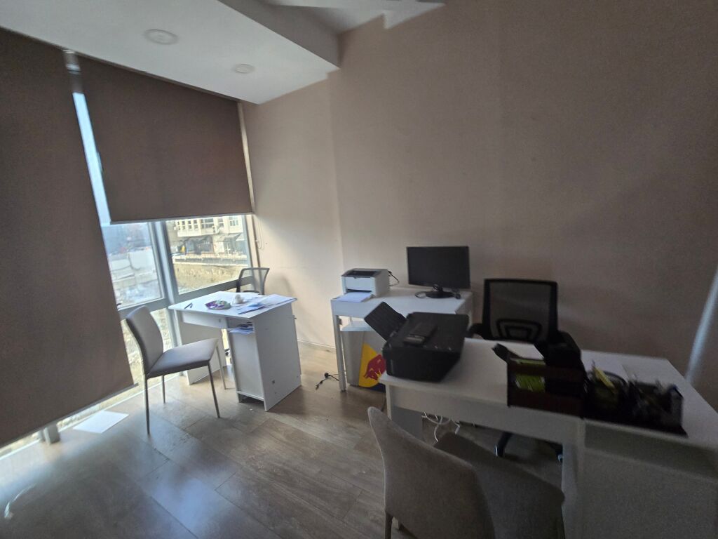 Office for rent near the Police Directorate Tirana 29900 lek