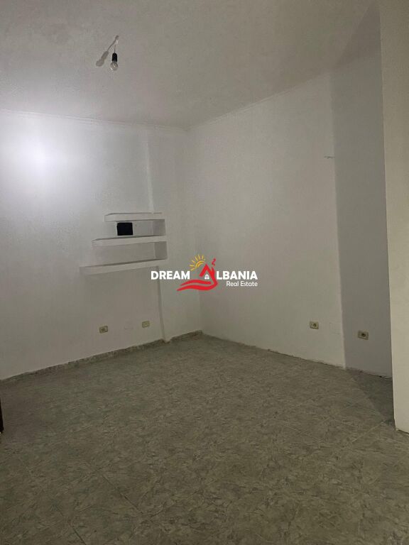 Dyqan/Zyre/Garsoniere per shitje ne zonen e Laprakes tek Rruga Dritan Hoxha ne Tirane (ID 4171621)