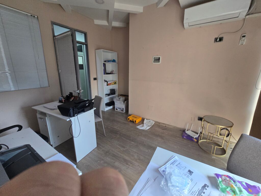 Office for rent near the Police Directorate Tirana 29900 lek