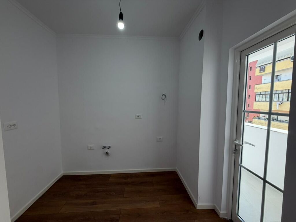 Apartament 1+1 per shitje ne Porcelan.