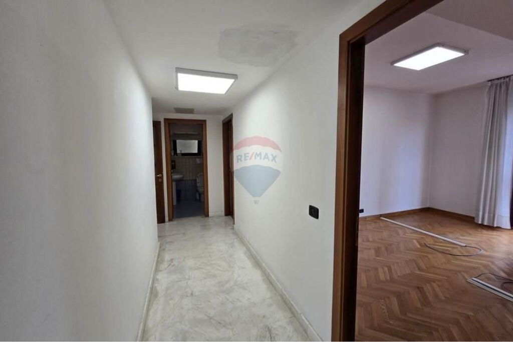 Rent - Office in the center of Tirana