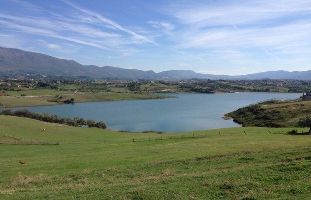 JEPET ME QIRA BAR RESTORANT TEK NJE NGA REZIDENCAT E SAPO PERFUNDUARA, LIQENI I FARKES  € 2,500