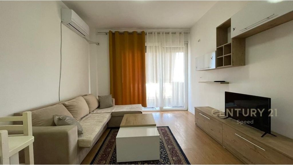 Apartament me qira 1+1 në Rrugën 5 Maji me post parkimi