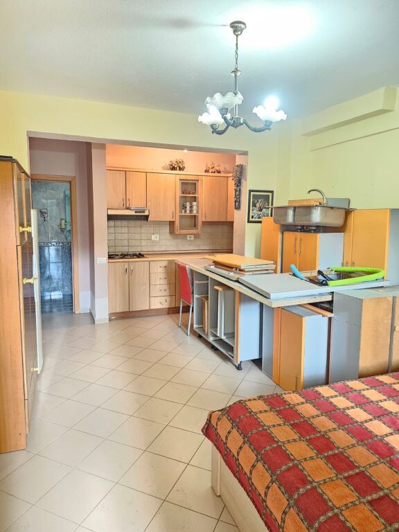 🏖️ SHITET GARSONIERE ME OBORR – SHKËMBI I KAVAJËS, DURRËS