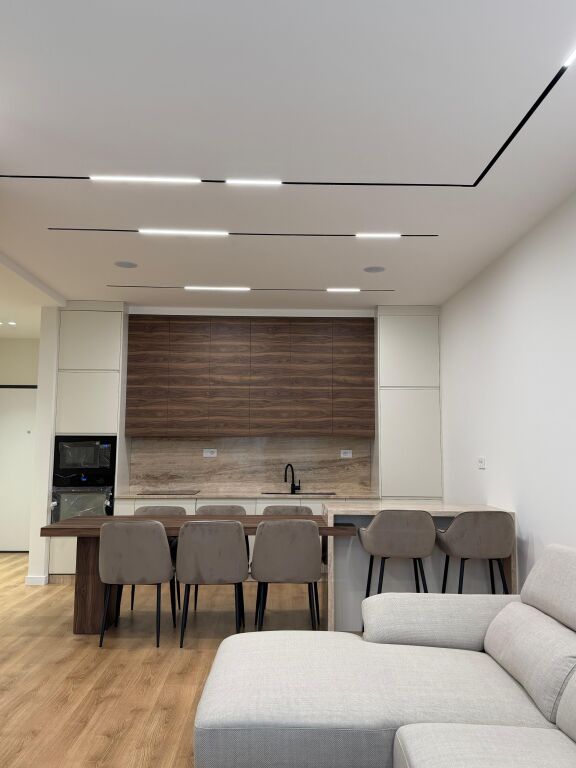 APARTAMENT LUKSOZ 2+1 ME VERANDE PER QERA TEK LIQENI THATE