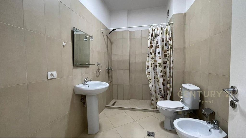 Apartament me qira 1+1 në Rrugën 5 Maji me post parkimi