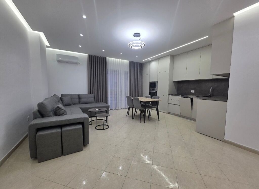 Super 2+1+2, Bohem Bar Astir 600 mije leke