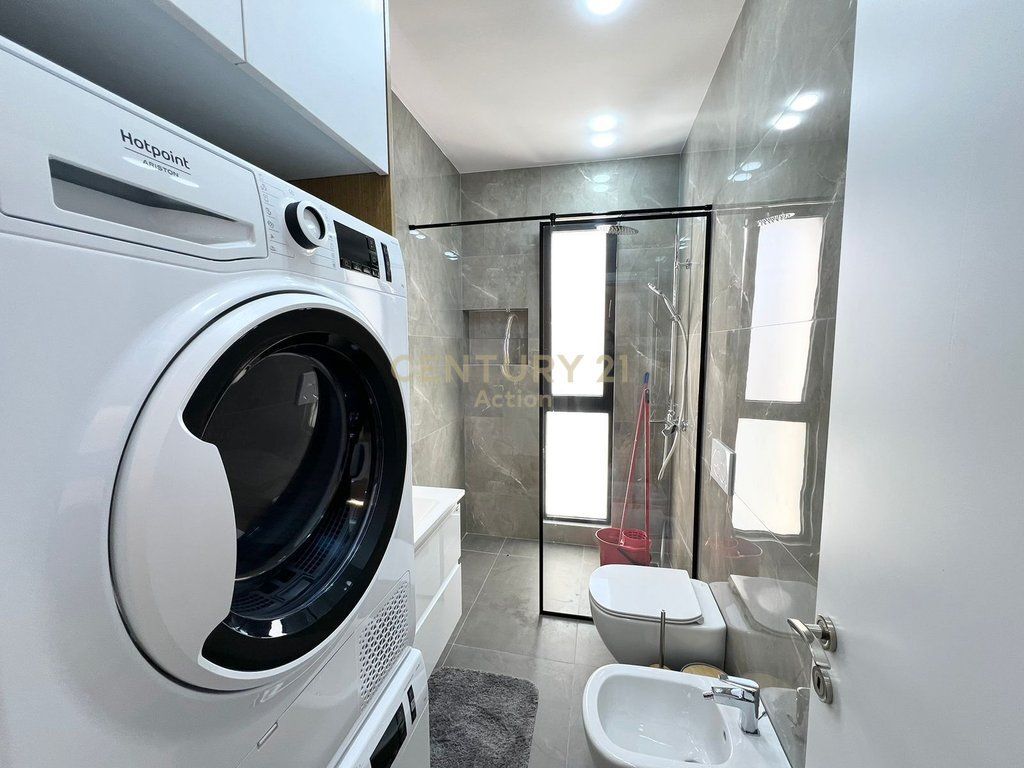 JEPET ME QIRA SUPER APARTAMENT 1+1+POST PARKIM,RRUGA E DIBRES! 720 € /Muaj