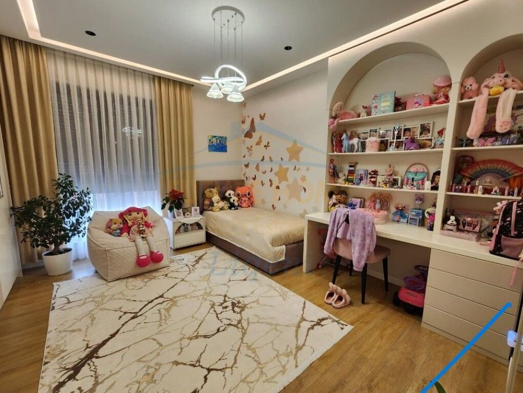 Shitet, Apartament 2+1+Post Parkimi, Liqeni i Thate, Tiranë.