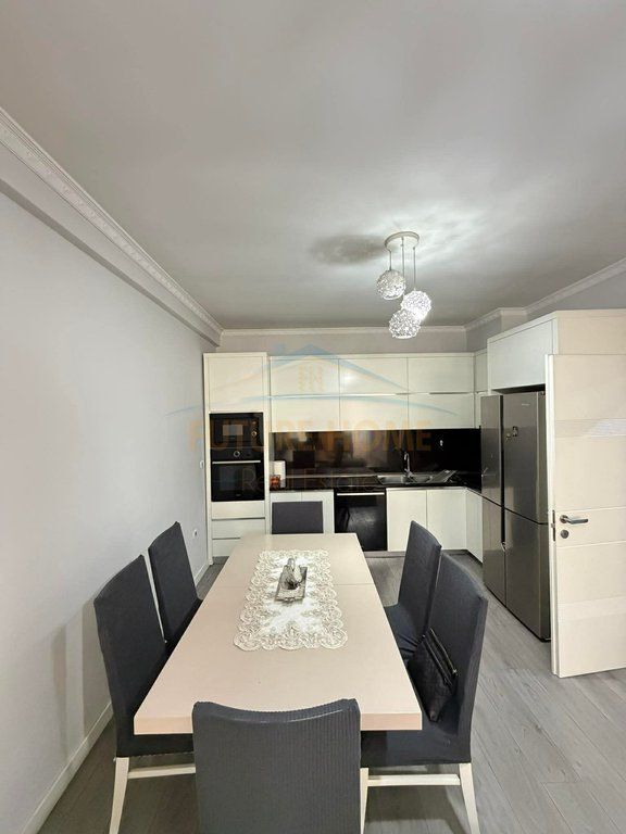 Qera, Apartament 2+1+2, Unaza e Re