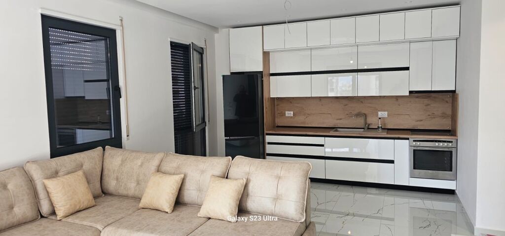 Ofrohet per qera apartament 2+1 ne Porcelan