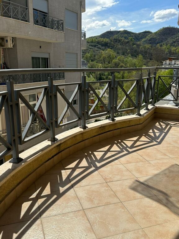 Appartamento in affitto annuale Giardino Zoologico Tirana