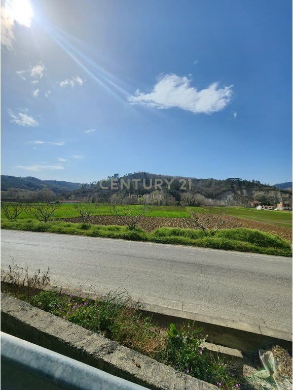 Terreno in Vendita fronte strada a Maknor Peze Helmes di Tirana - 337.500€ | 3750 m²