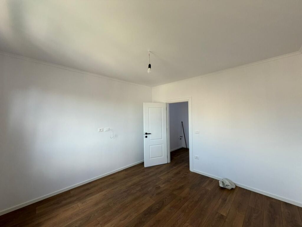 Apartament 1+1 per shitje ne Porcelan.