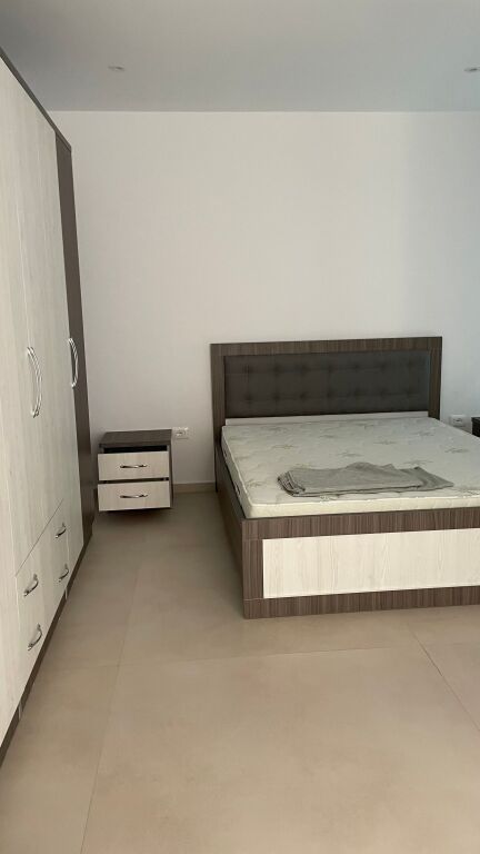 21 Dicembre vicino al Centro, si affitta un nuovo appartamento 2+1, nuovo, mai abitato, in un edificio nuovo!