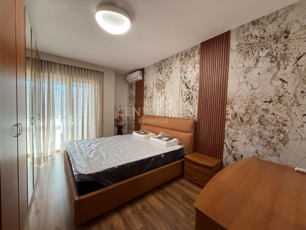 Apartament luksoz 2+1+2 per shitje tek rruga Mine Peza