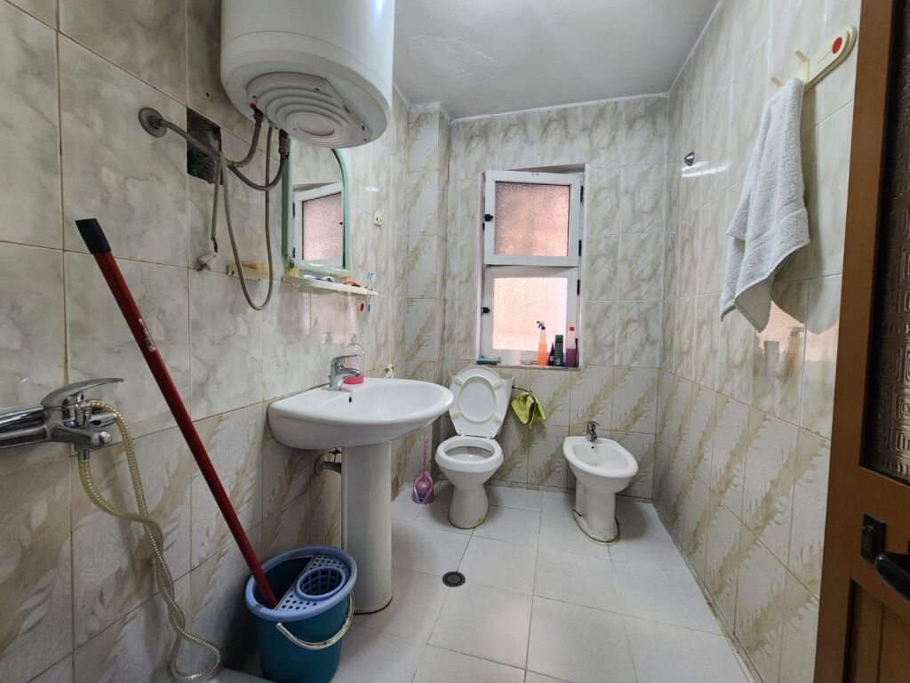 Shitet apartament 2+1+2 tualete+Depo prane Maternitetit te Ri!