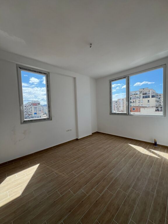 Vendesi Appartamento 2+1 Unaza e Re. Tirana