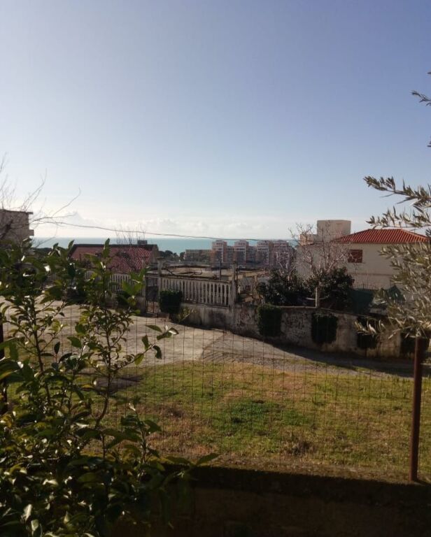 SHITET  NDERTESE +TOKE, PLEPA , DURRES.( Pjeserisht pamje deti)
