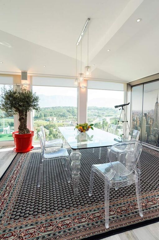 Shitet Penthouse Luksoz 2+1+2 tek Liqeni i Thatë!