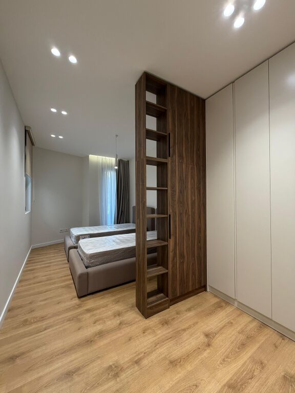 APARTAMENT LUKSOZ 2+1 ME VERANDE PER QERA TEK LIQENI THATE