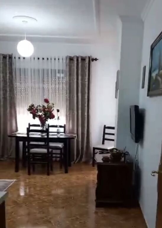 Apartament 1+1 me qira, 60m2, prane Big Market kodra diellit, 400 eur ne muaj