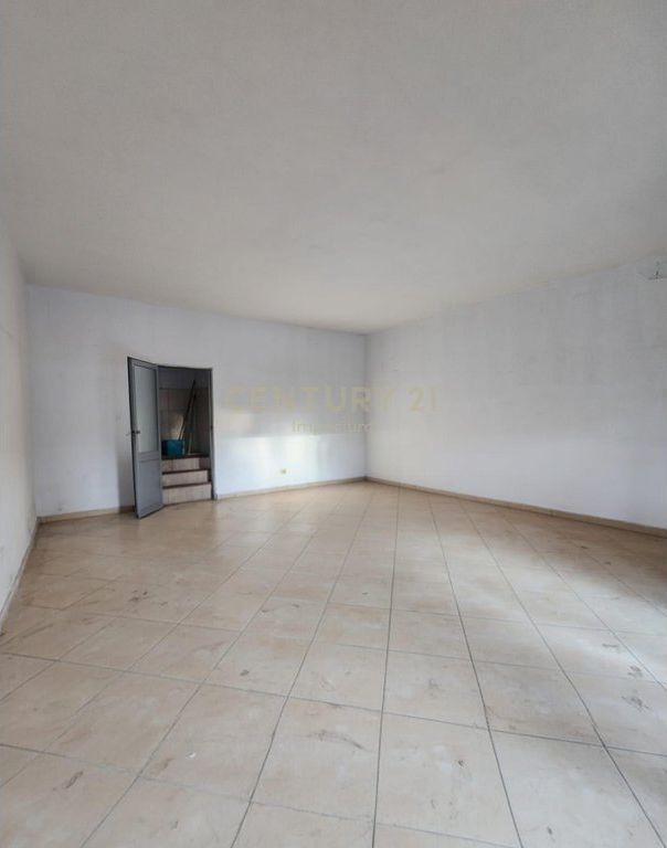 Ambient komercial per shitje! 88,000 €