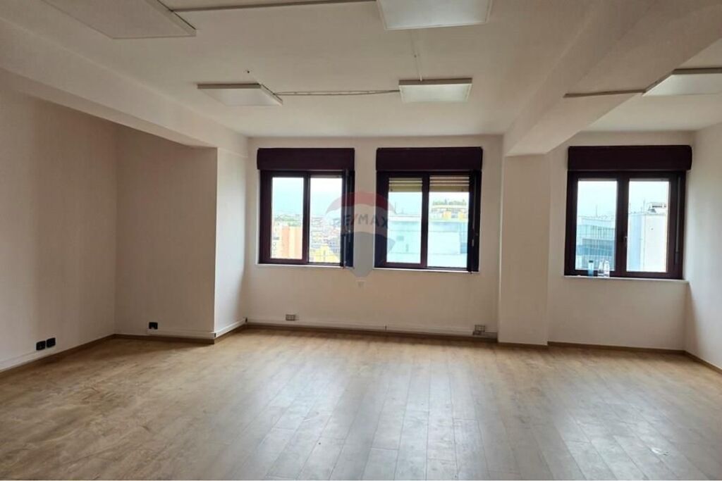 Rent - Office in the center of Tirana