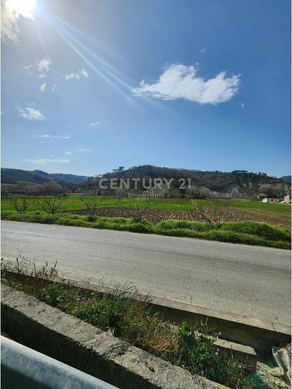 Terreno in Vendita fronte strada a Maknor Peze Helmes di Tirana - 337.500€ | 3750 m²