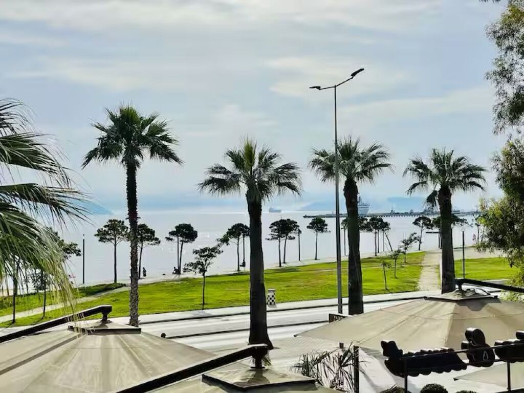 Apartament me pamje nga deti për qira afatgjatë Vlorë