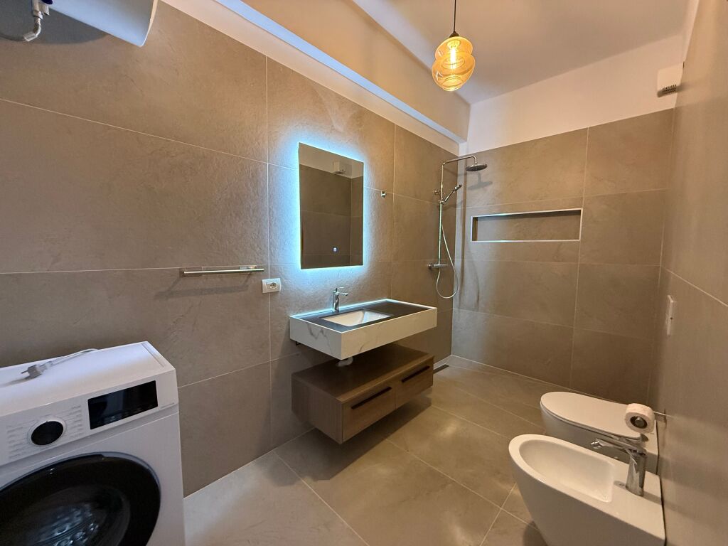 Modern 1+1 apartment in Xhamllik!