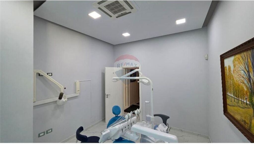 Klinikë Dentare- Për Shitje - Rruga Hajredin Haxhiraj, Vlorë