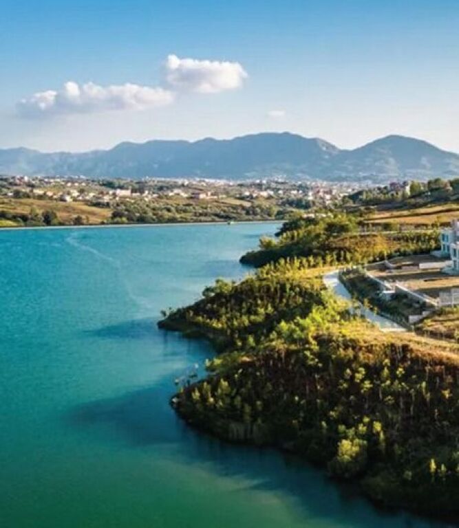 JEPET ME QIRA BAR RESTORANT TEK NJE NGA REZIDENCAT E SAPO PERFUNDUARA, LIQENI I FARKES  € 2,500