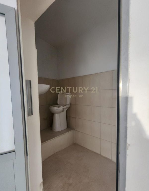 Ambient komercial per shitje! 88,000 €