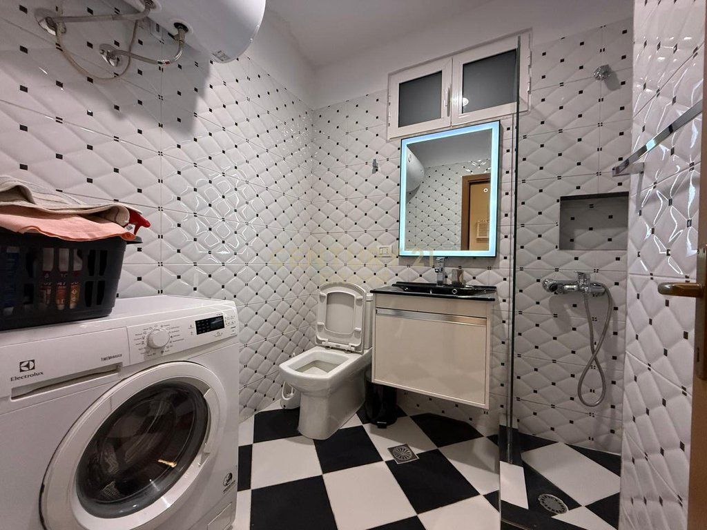 Apartament luksoz 2+1+2 per shitje tek rruga Mine Peza