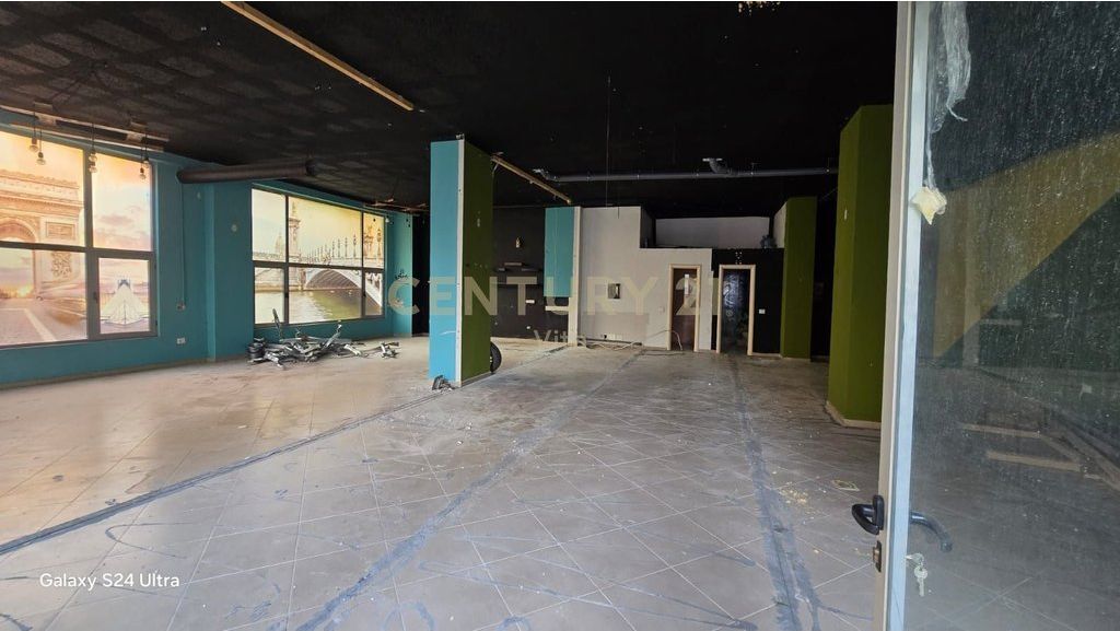 Ambient 170m2 me Qira në Durrës !