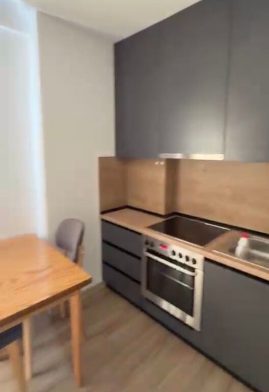 For rent 1+1 Selite near the Mosque 40,000 lek