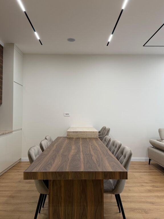 APARTAMENT LUKSOZ 2+1 ME VERANDE PER QERA TEK LIQENI THATE