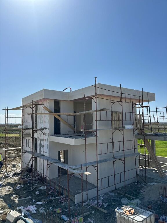 VILË PËR SHITJE NË GJIRIN E LALZIT !   300,000 €