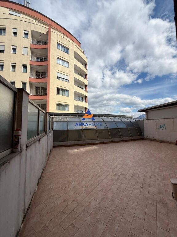 JEPET APARTAMENT ME QERA 1+1 + VERANDË "UNAZA E RE PRANE BOHEMIT" 400 EURO