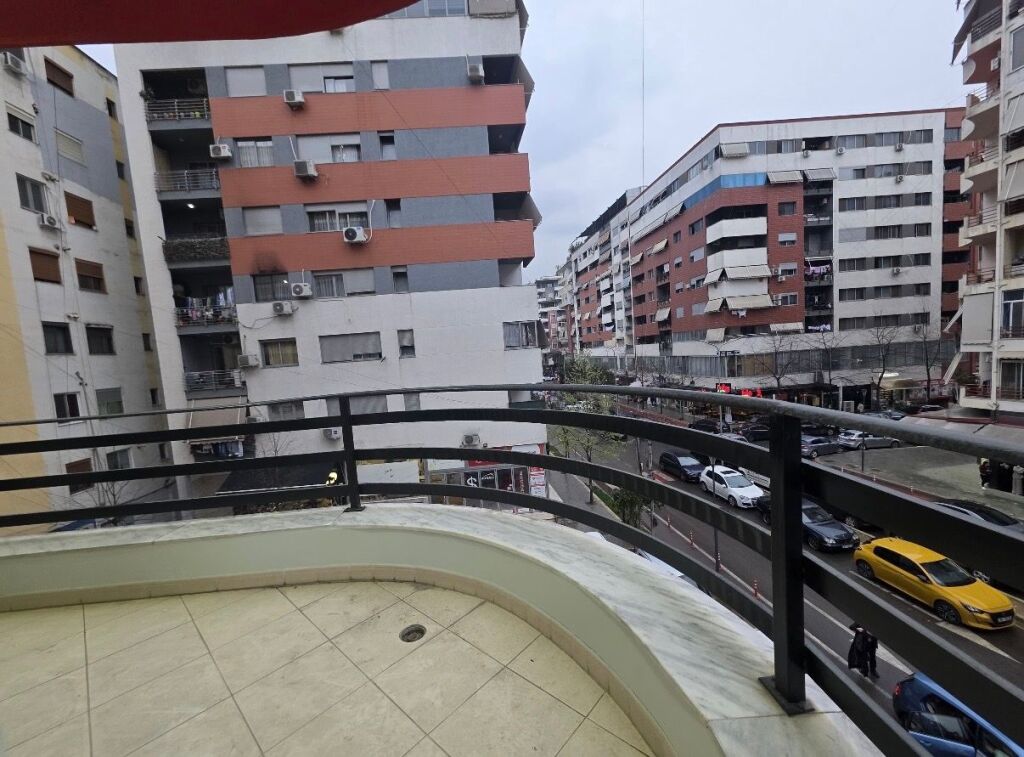 Super 2+1+2, Bohem Bar Astir 600 mije leke