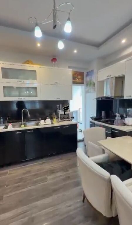 VENDESI APPARTAMENTO 2+1+2 GIARDINO ZOOLOGICO 208.000 EURO FH-67431