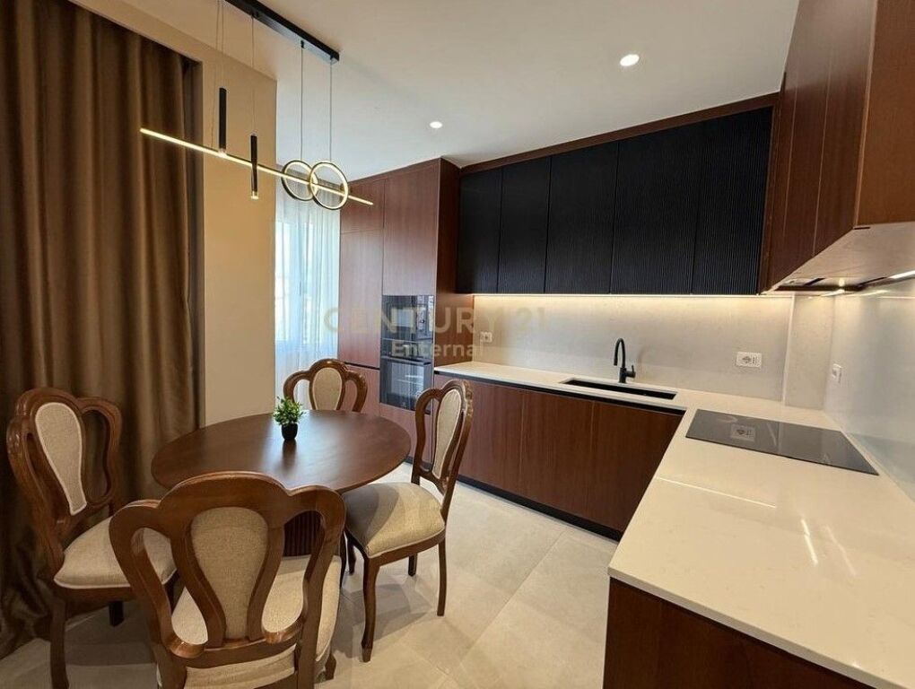 Apartament 2+1+2 Për Shitje në Rrugën Mine Peza