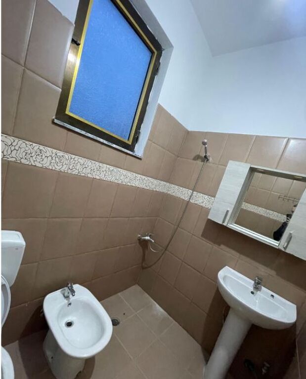 Prane Ekonomikut, jepet me qera 1+1