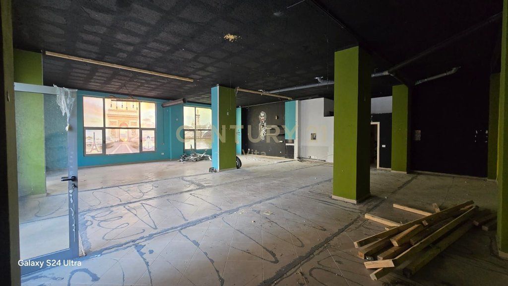 Ambient 170m2 me Qira në Durrës !