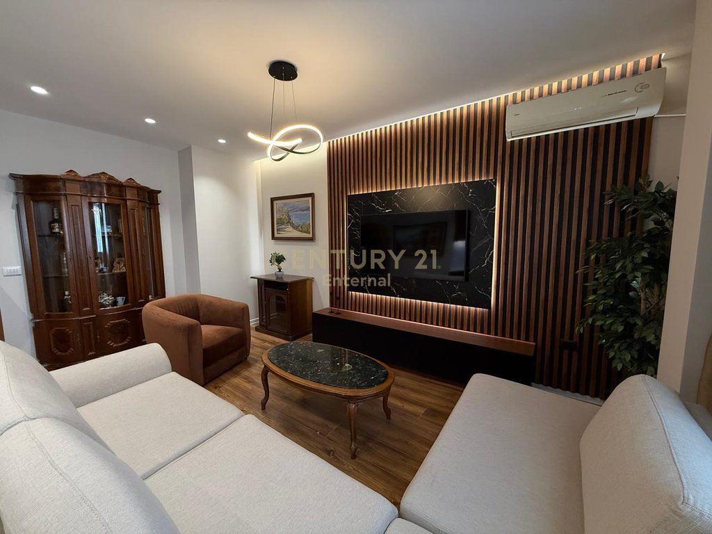 Apartament luksoz 2+1+2 per shitje tek rruga Mine Peza