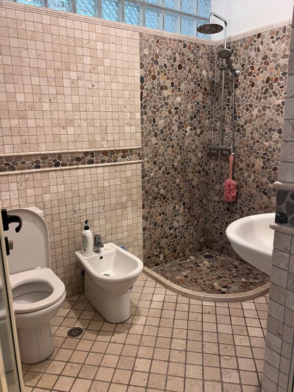 Jepet me qira 2+1+verande Don Bosko Perballe Kishes 650 mije leke i diskutushem