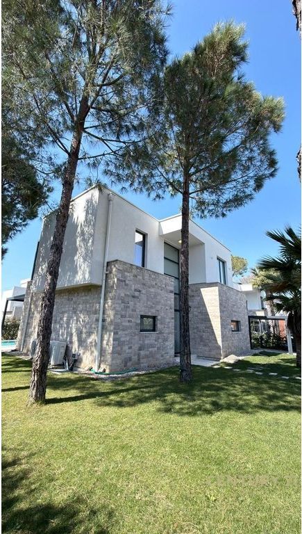 Shesim vilë individuale me pishinë,në rezidencën "San Pietro"!  1,150,000 €