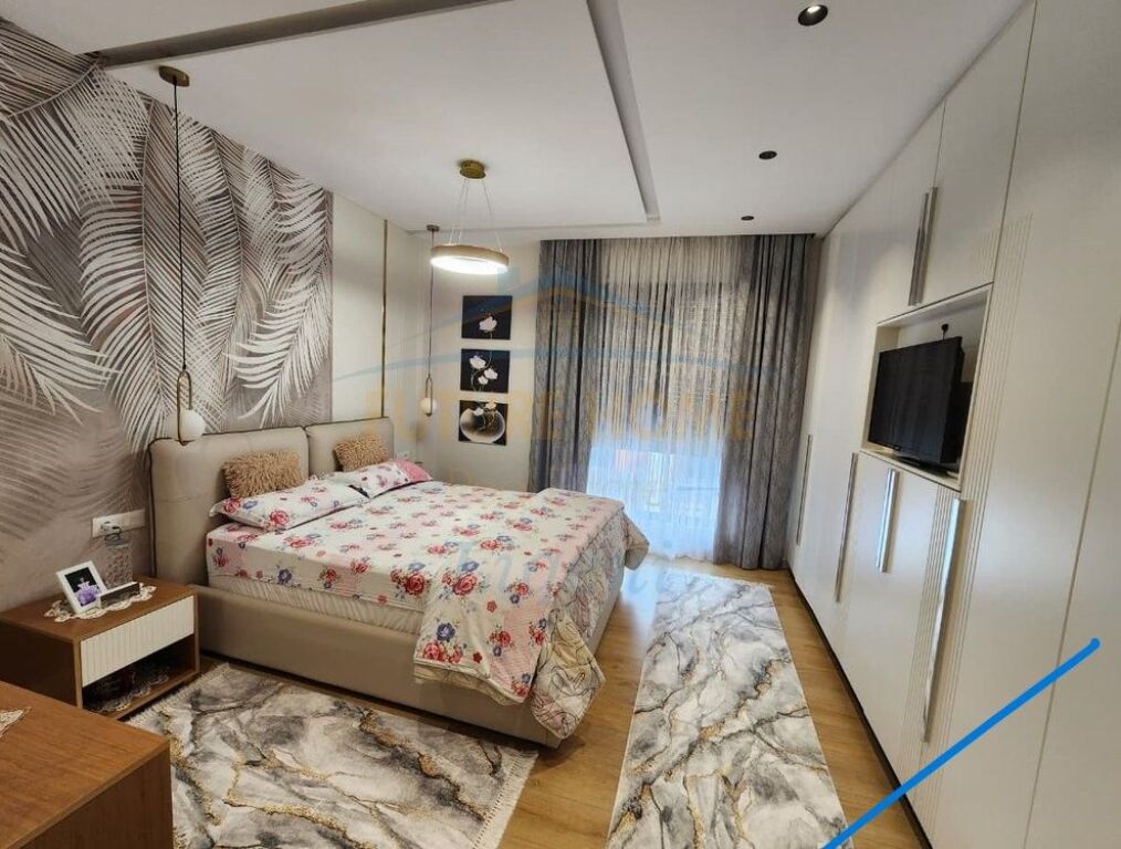 Shitet, Apartament 2+1+Post Parkimi, Liqeni i Thate, Tiranë.