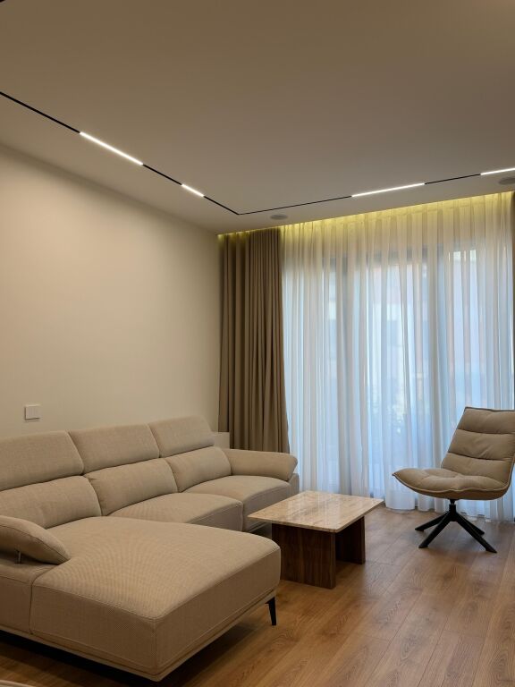 APARTAMENT LUKSOZ 2+1 ME VERANDE PER QERA TEK LIQENI THATE